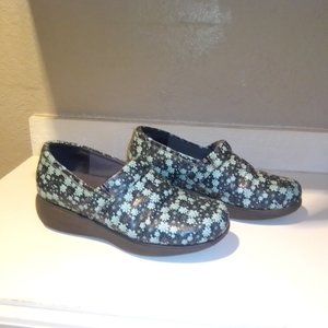 SoftWalk Grey's Anatomy Meredith Nursing Slip-On Super Comfortable DISCOUNT SHIP
